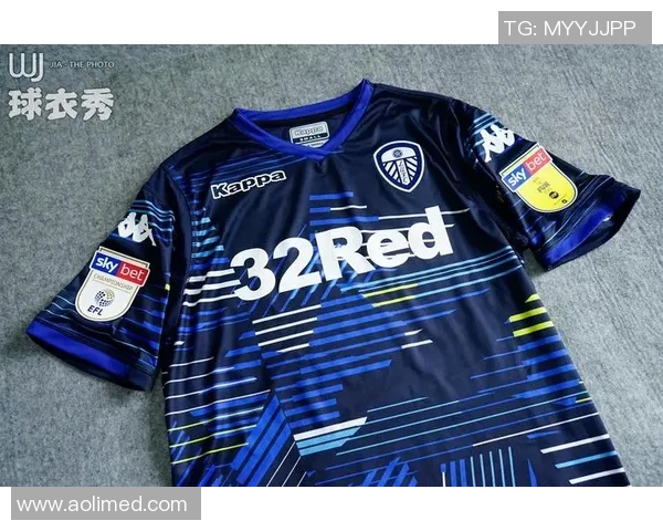 球迷连夜排队抢购球衣,场面堪比演唱会 球迷连夜排队抢购球衣,场面堪比演唱会